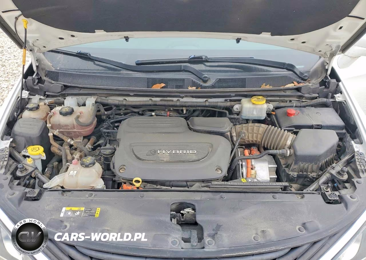 2018 Chrysler Pacifica Hybrid Touring L VIN:2C4RC1L77JR258312 - 12