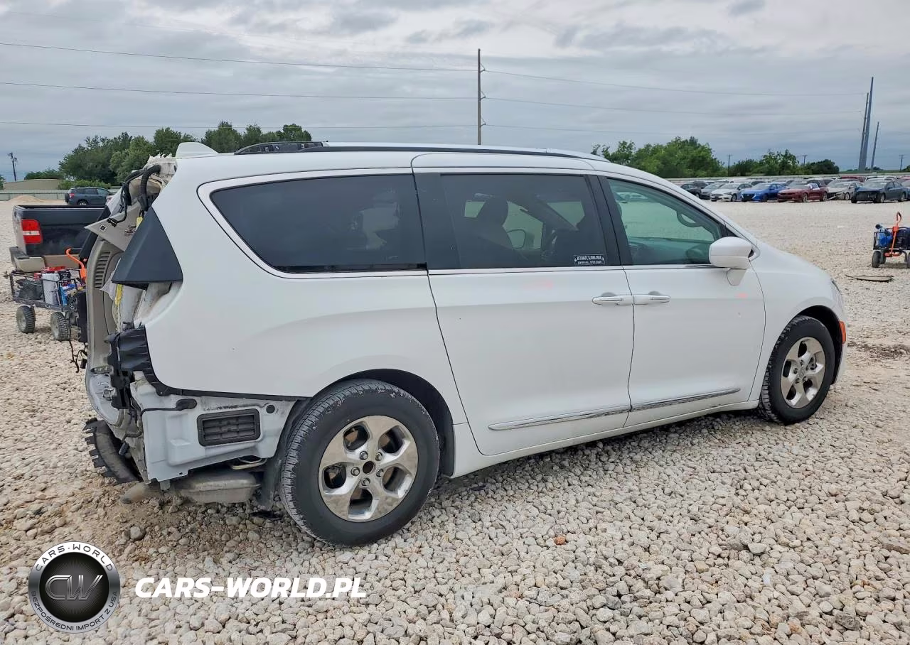 2018 Chrysler Pacifica Hybrid Touring L VIN:2C4RC1L77JR258312 - 3