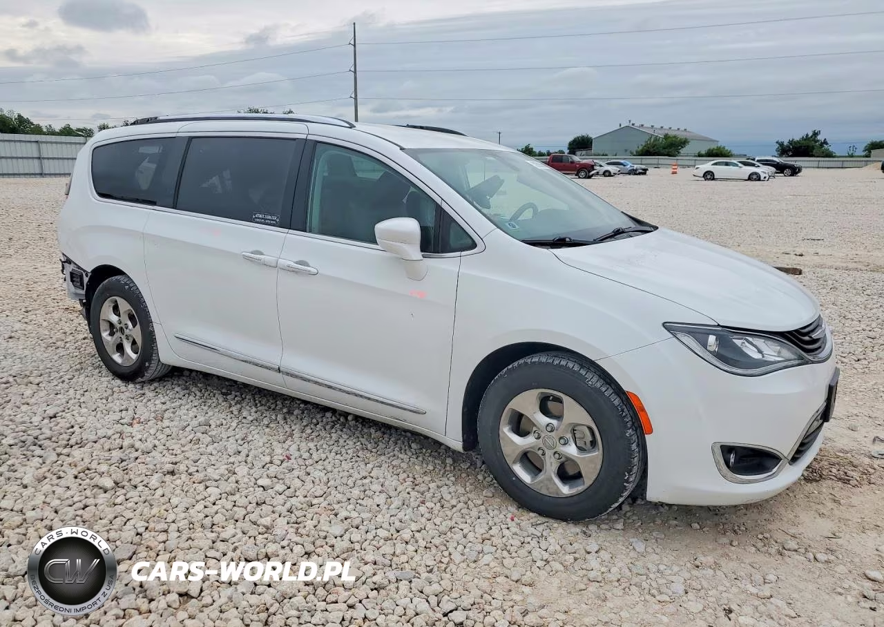 2018 Chrysler Pacifica Hybrid Touring L VIN:2C4RC1L77JR258312 - 4