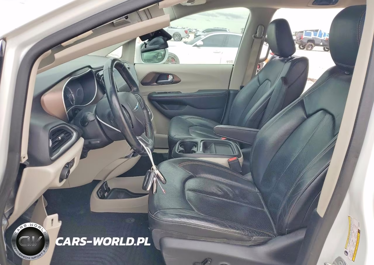 2018 Chrysler Pacifica Hybrid Touring L VIN:2C4RC1L77JR258312 - 7