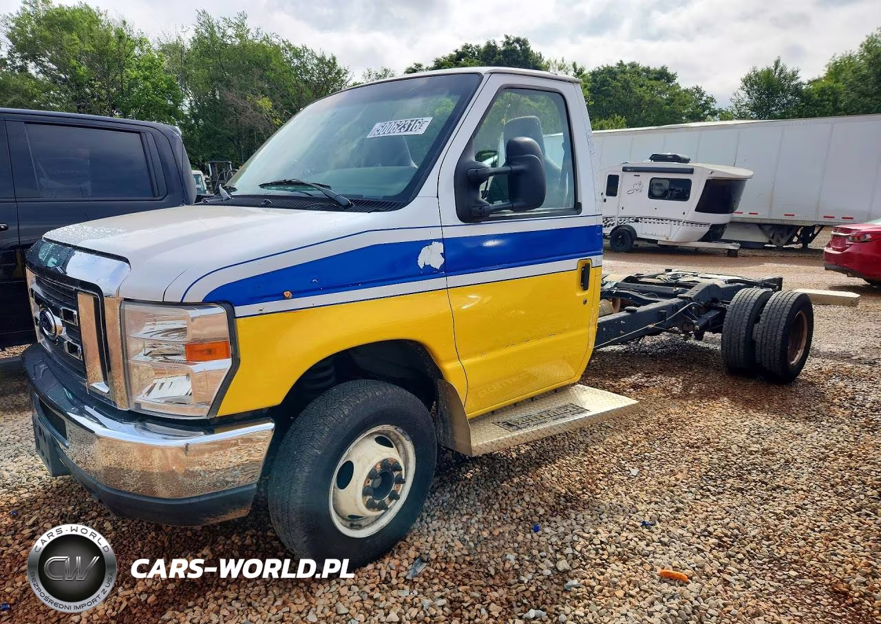 2018 Ford Econoline E450 Super Duty Cutaway Van