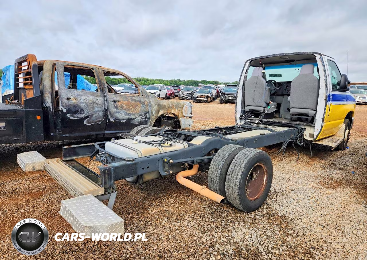 2018 Ford Econoline E450 Super Duty Cutaway Van VIN:1FDXE4FS0JDC23211 - 3