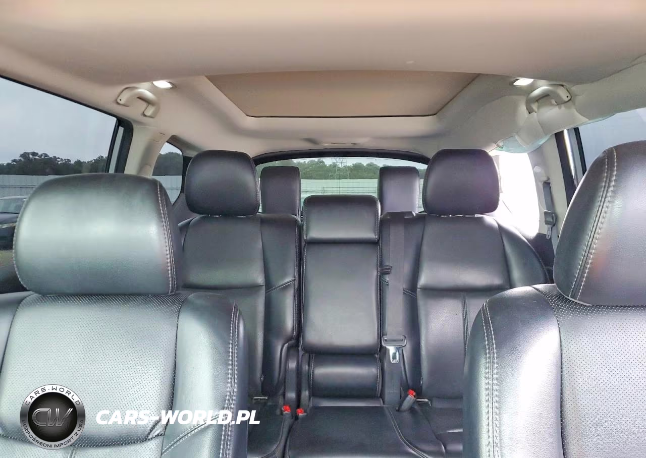 2018 Nissan Pathfinder Platinum VIN:5N1DR2MM1JC607911 - 10