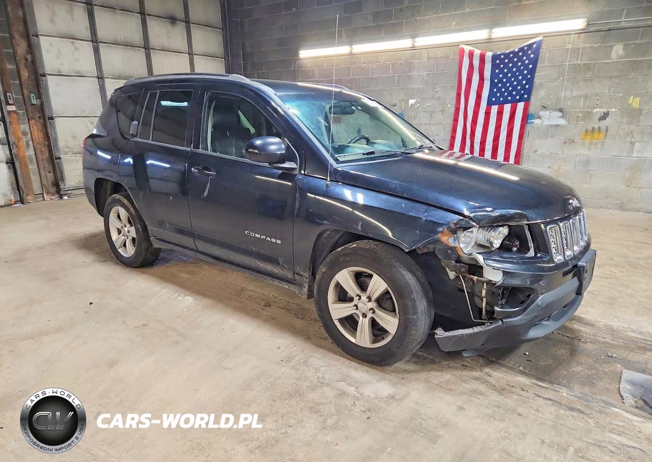 2014 Jeep Compass Latitude VIN:1C4NJDEB0ED693950 - 4