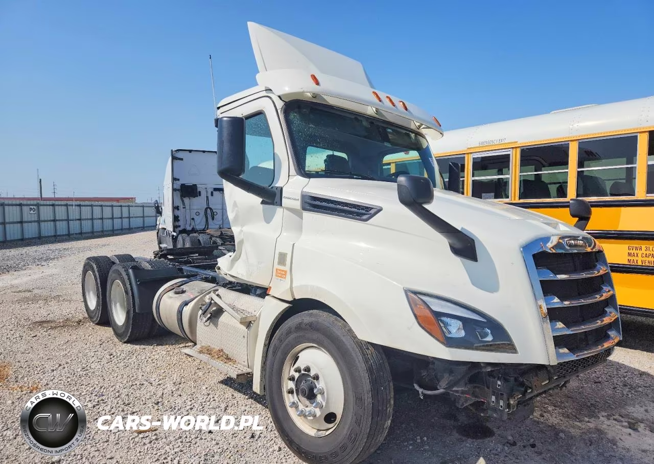 2018 Freightliner Cascadia 126 Semi Truck