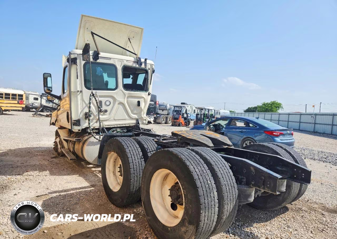 2018 Freightliner Cascadia 126 Semi Truck VIN:3AKJHLDVXJSJT1051 - 3