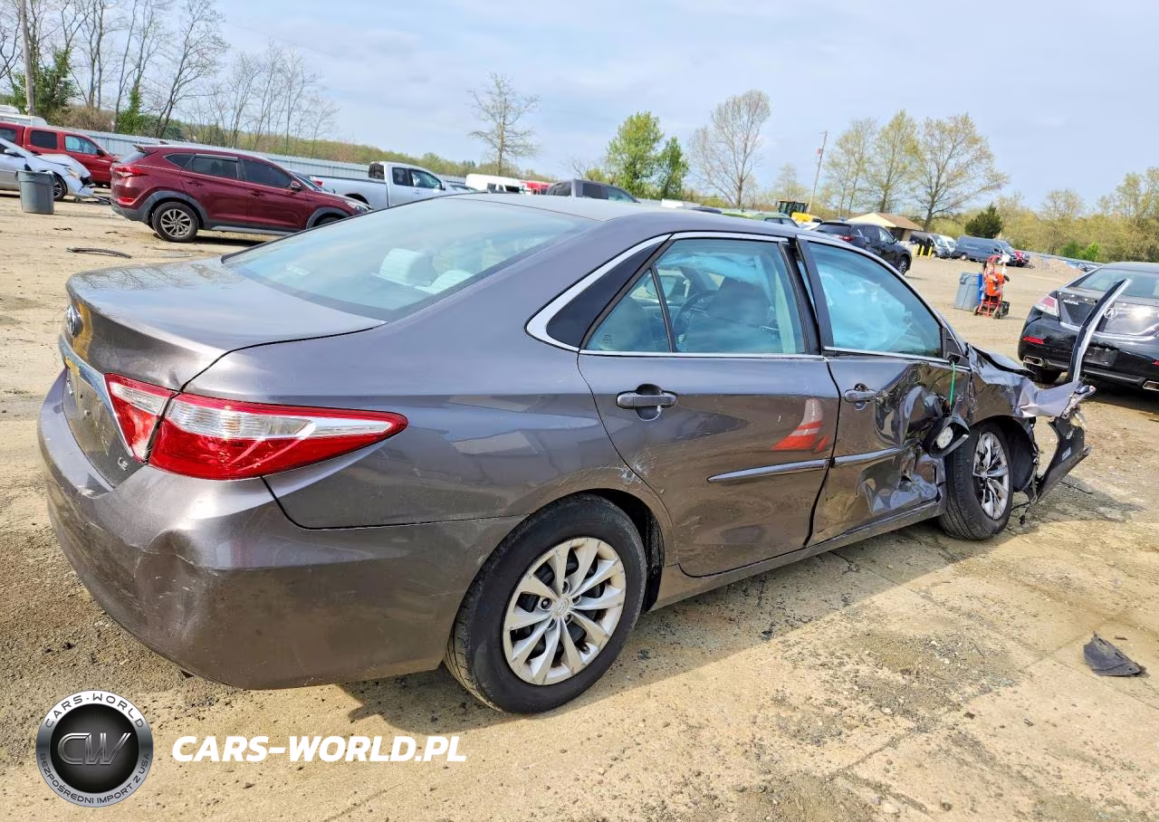 2016 Toyota Camry Le VIN:4T4BF1FK8GR553425 - 3