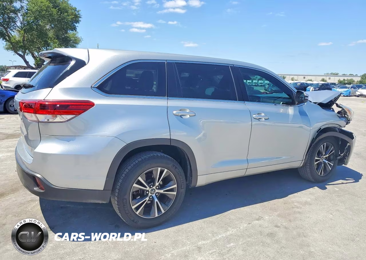2017 Toyota Highlander Le VIN:5TDZARFH8HS031821 - 3