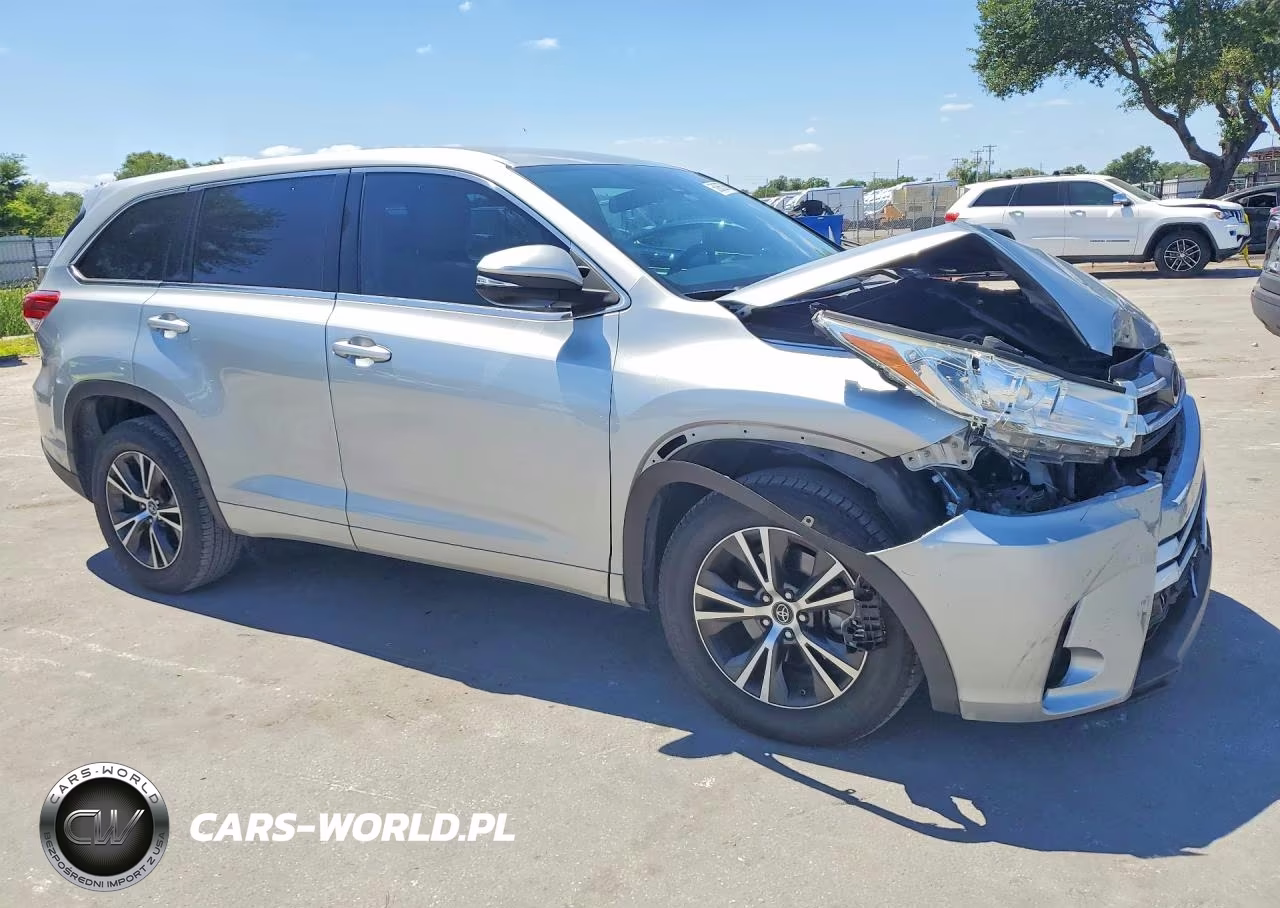 2017 Toyota Highlander Le VIN:5TDZARFH8HS031821 - 4