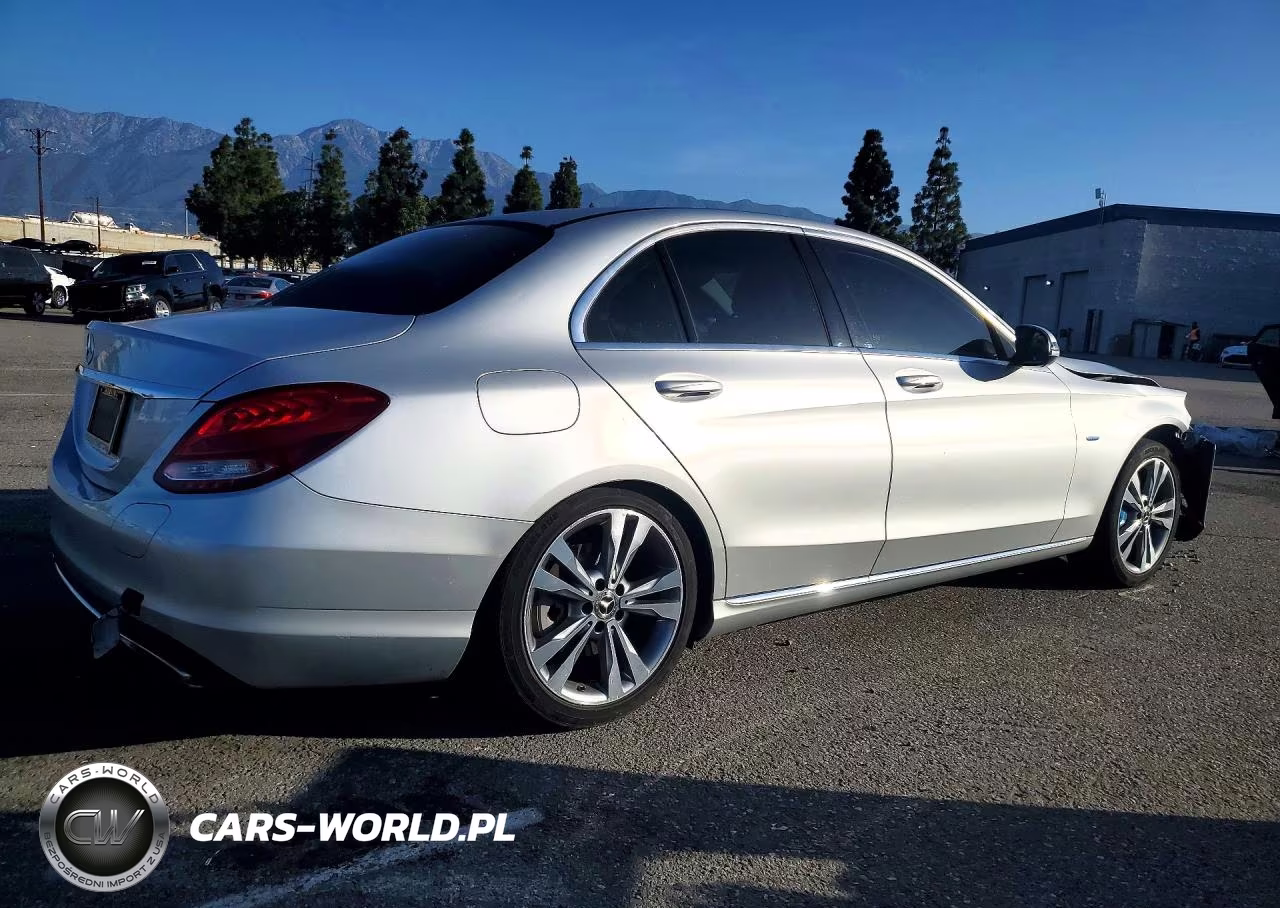 2017 Mercedes-Benz C 350E VIN:55SWF4HB4HU231372 - 3