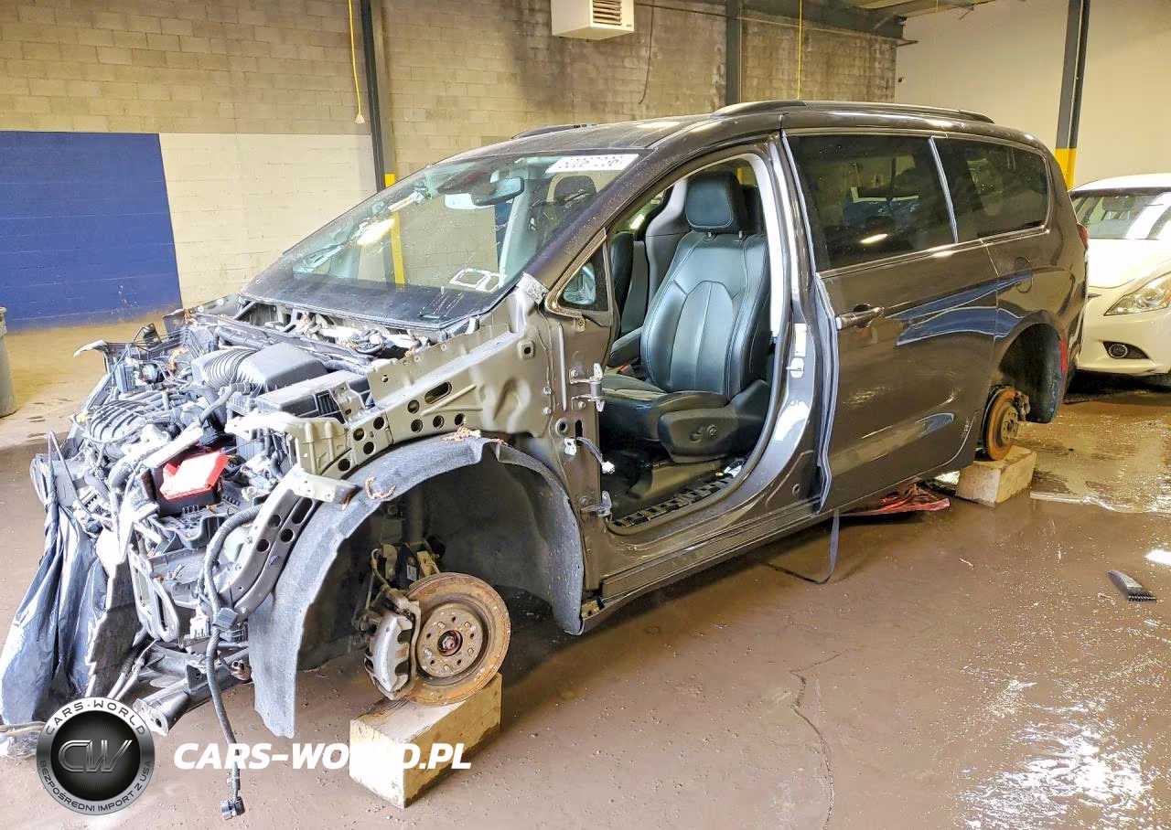 2022 Chrysler Pacifica Touring L VIN:2C4RC3BG0NR100249 - 1