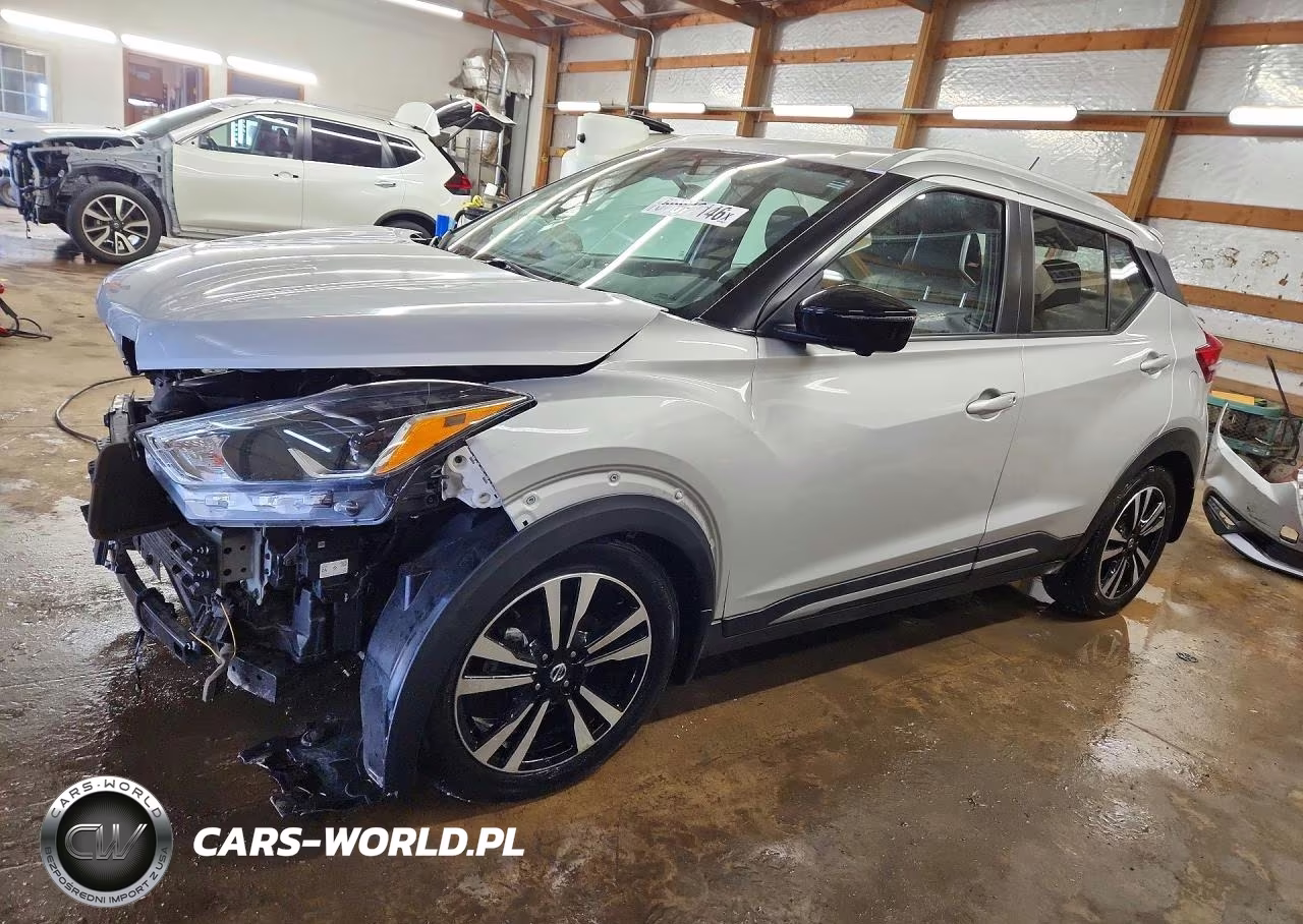2020 Nissan Kicks Sr