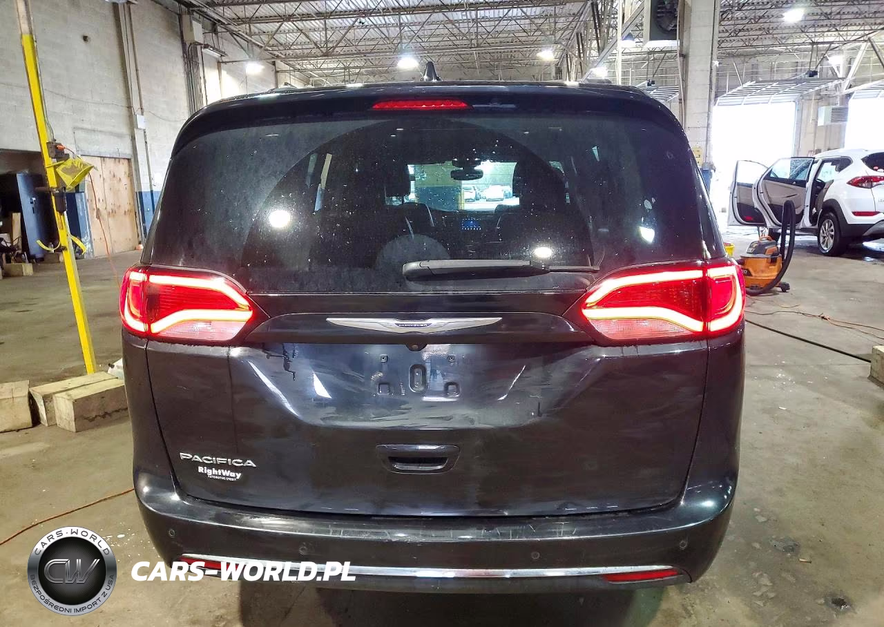 2019 Chrysler Pacifica Touring L VIN:2C4RC1BG9KR704737 - 6