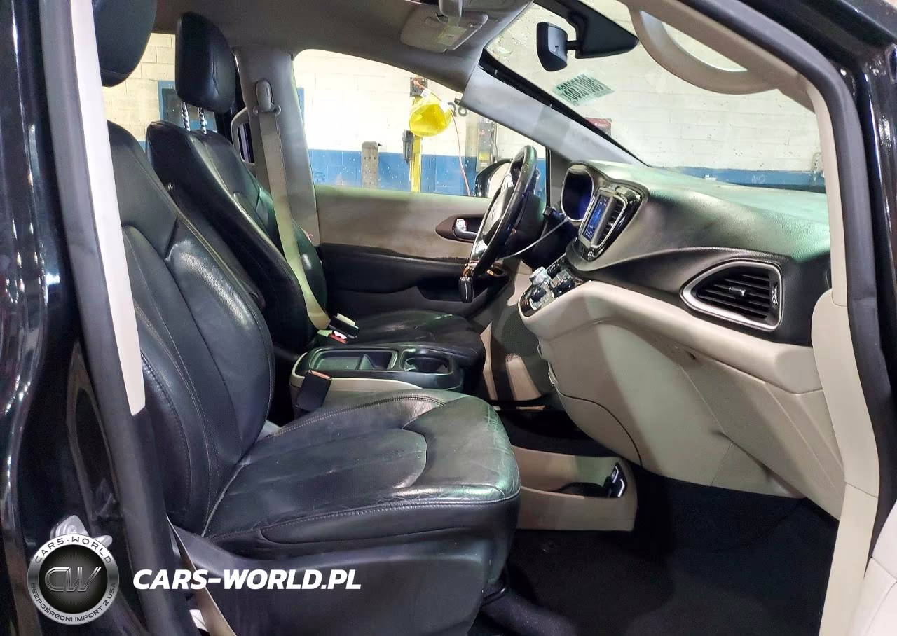 2019 Chrysler Pacifica Touring L VIN:2C4RC1BG9KR704737 - 7