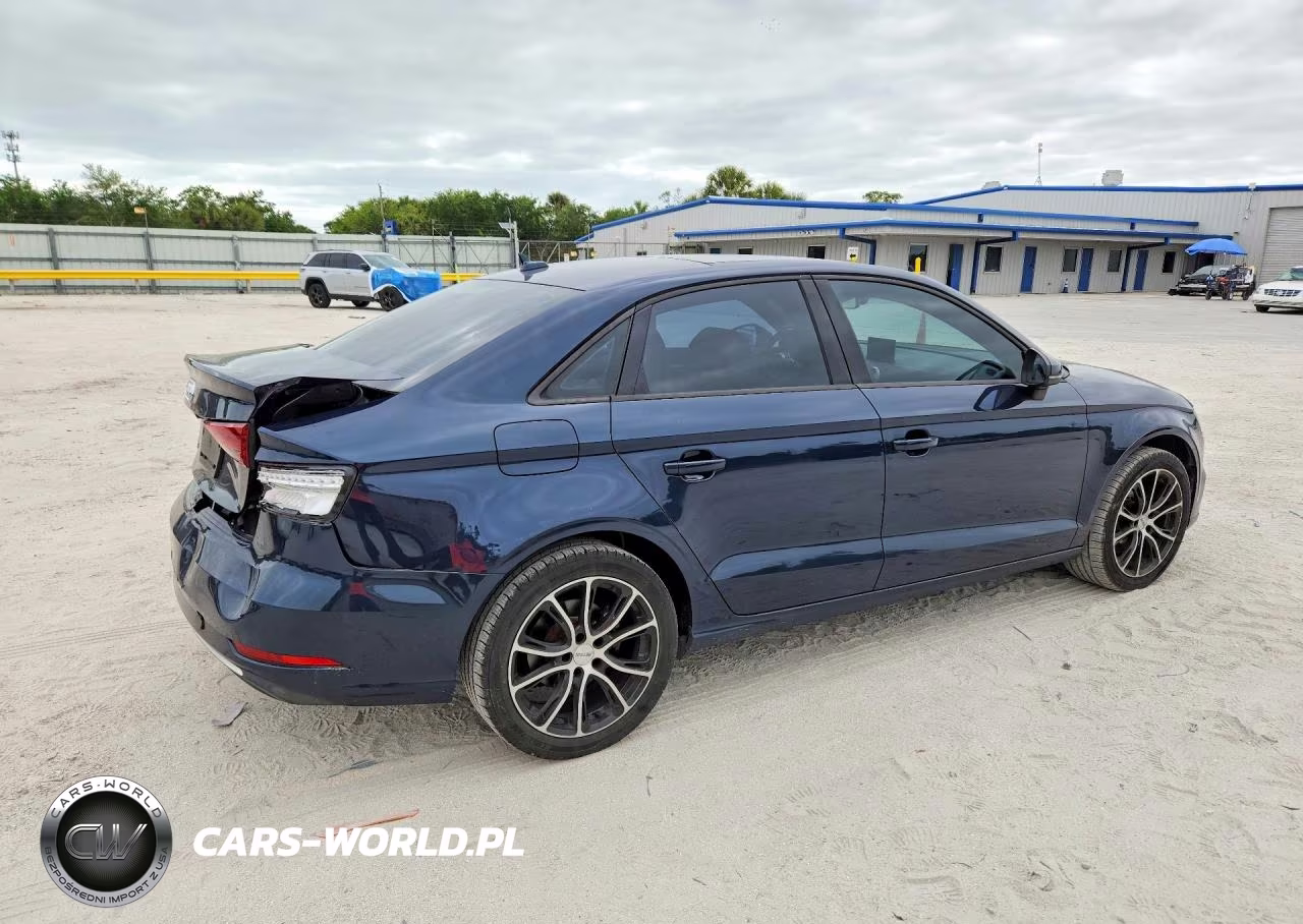 2018 Audi A3 Premium VIN:WAUAUGFF9J1069419 - 3