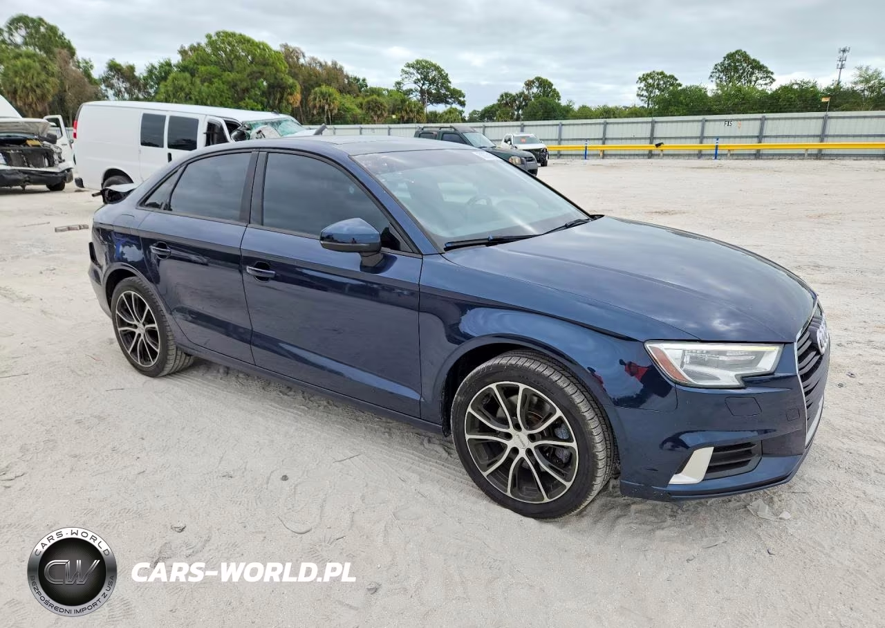 2018 Audi A3 Premium VIN:WAUAUGFF9J1069419 - 4
