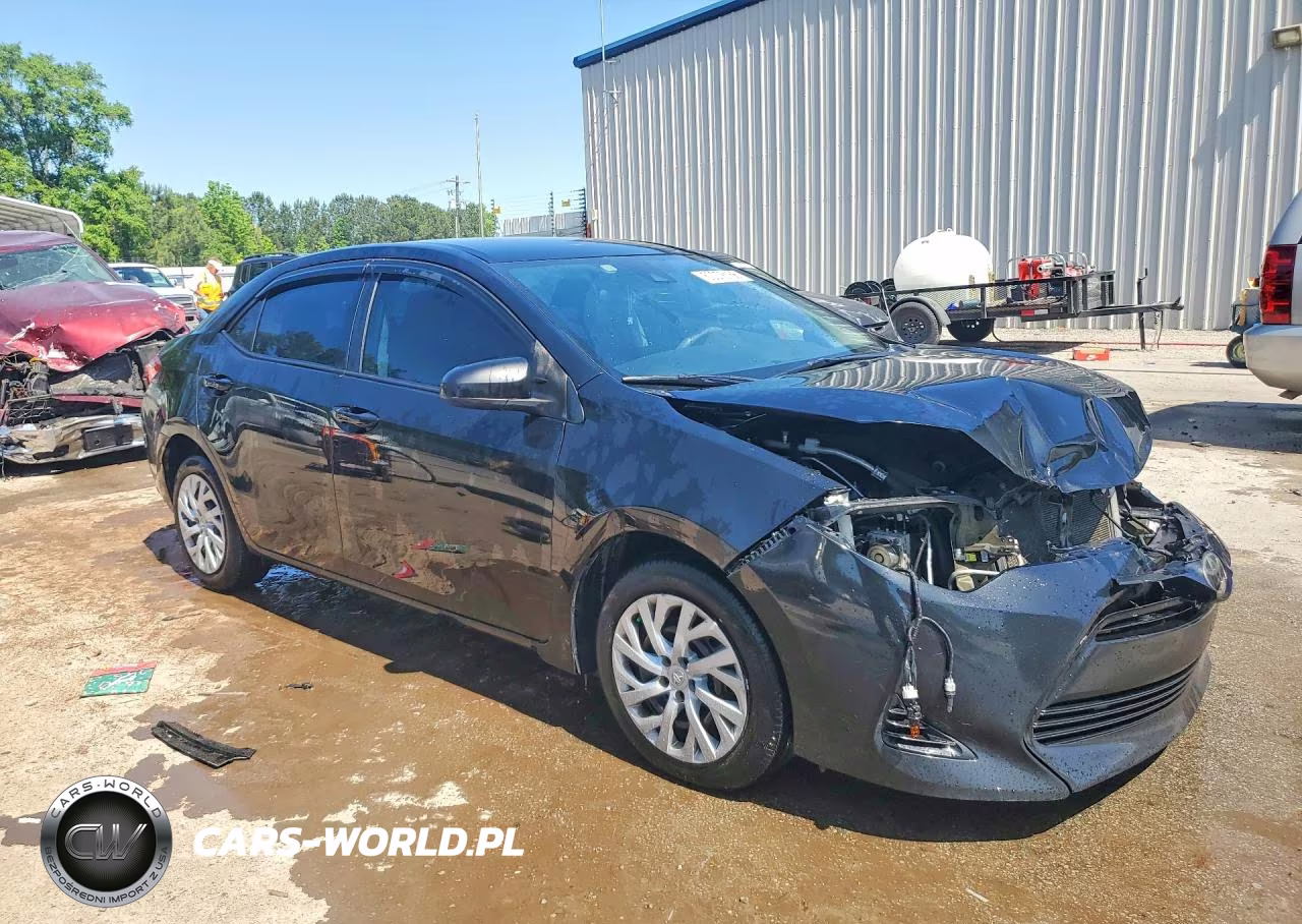 2018 Toyota Corolla Le VIN:5YFBURHE4JP770842 - 4