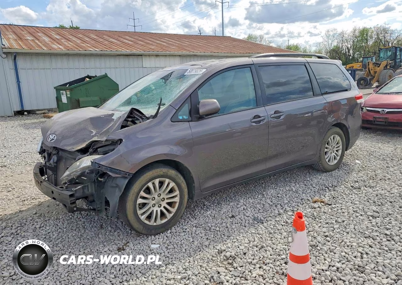 2013 Toyota Sienna Xle 8-Passenger