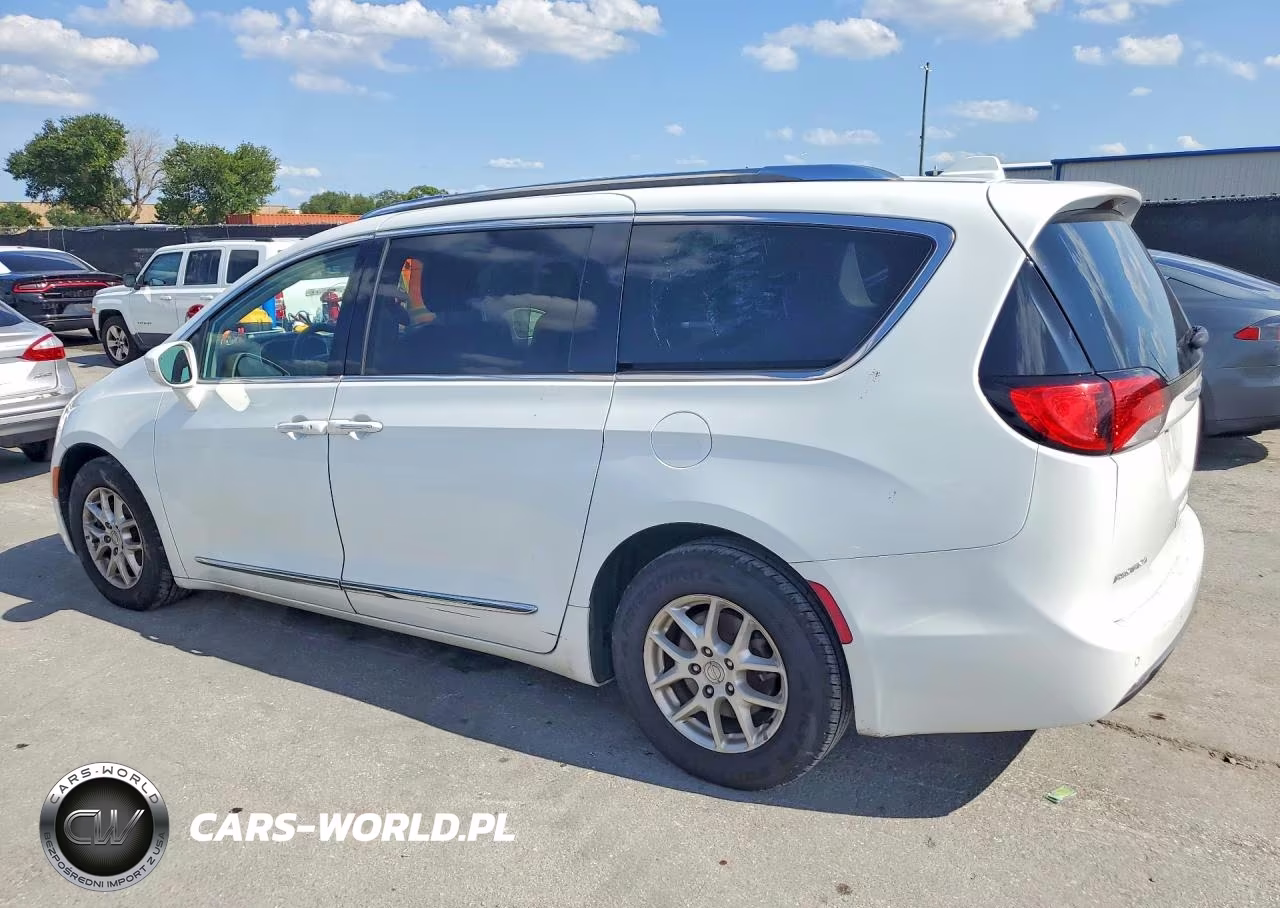 2020 Chrysler Pacifica Touring L VIN:2C4RC1BG7LR276152 - 2