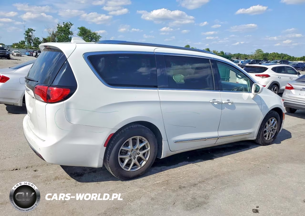 2020 Chrysler Pacifica Touring L VIN:2C4RC1BG7LR276152 - 3