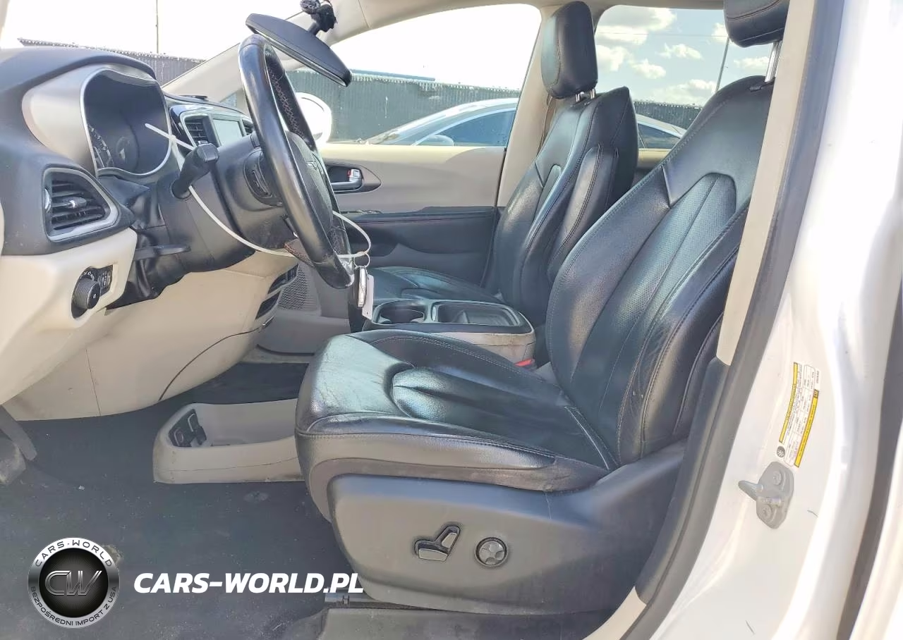2020 Chrysler Pacifica Touring L VIN:2C4RC1BG7LR276152 - 7