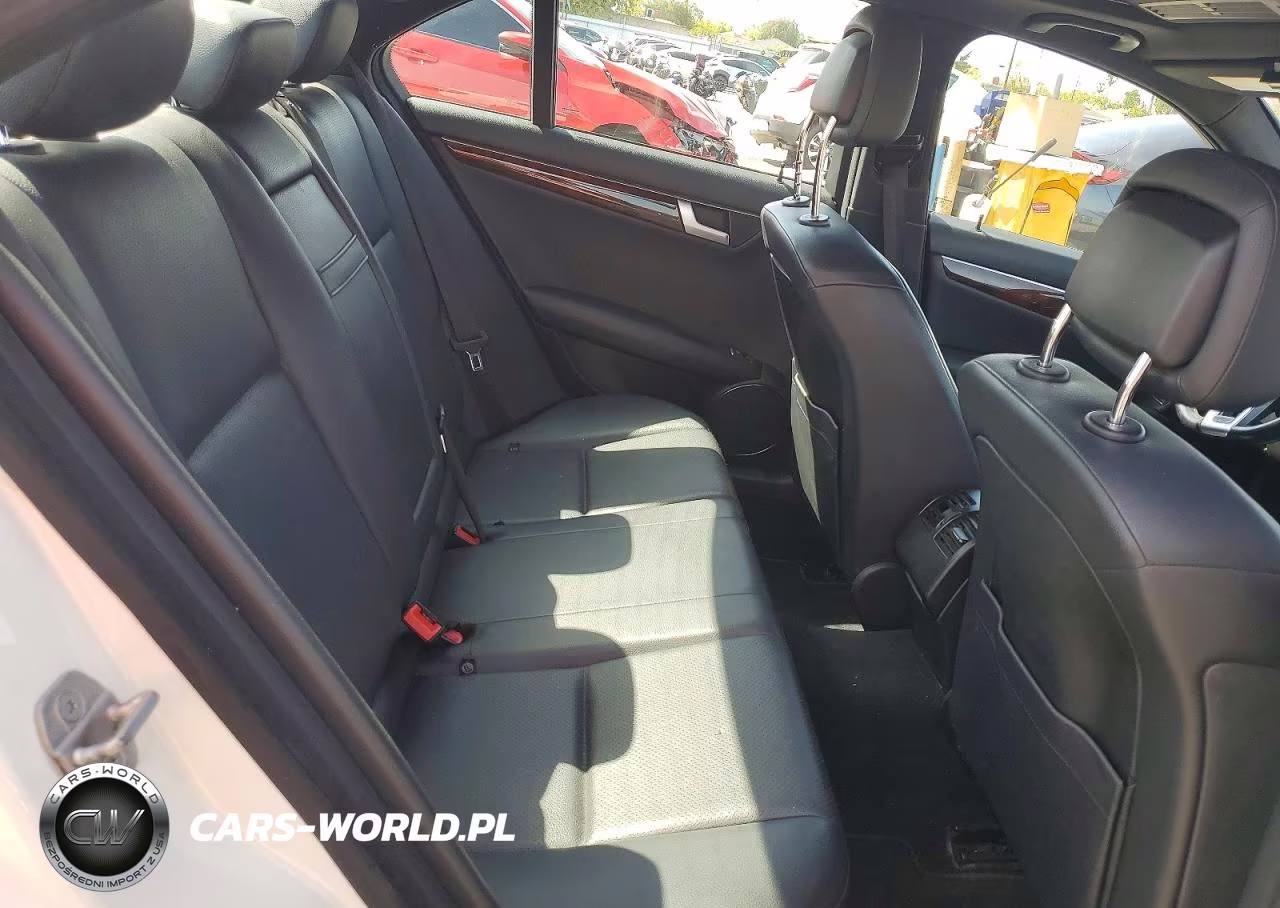 2012 Mercedes Benz C 300 4Matic VIN:WDDGF8BB7CR209185 - 10