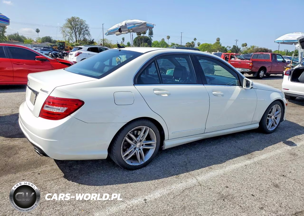 2012 Mercedes Benz C 300 4Matic VIN:WDDGF8BB7CR209185 - 3