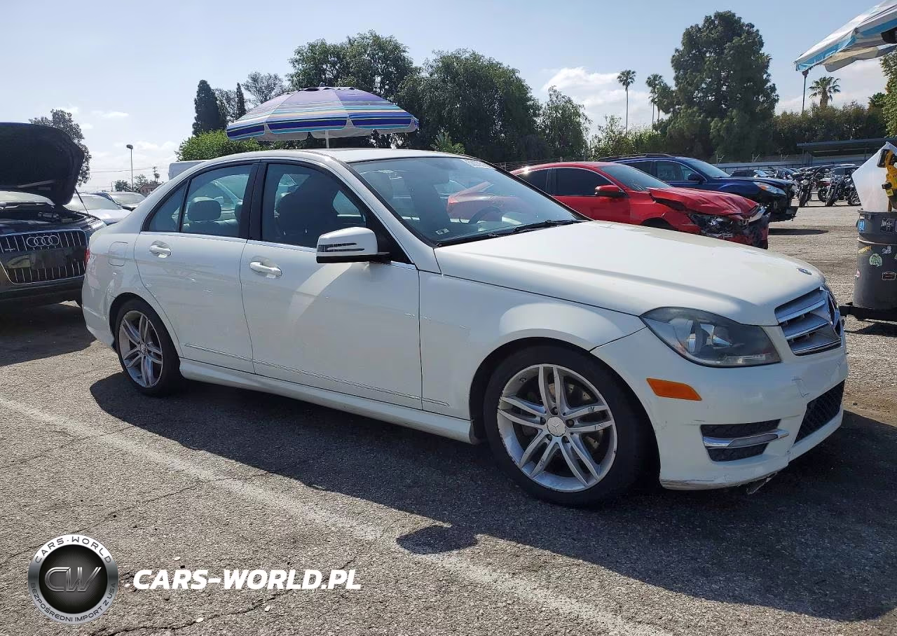 2012 Mercedes Benz C 300 4Matic VIN:WDDGF8BB7CR209185 - 4