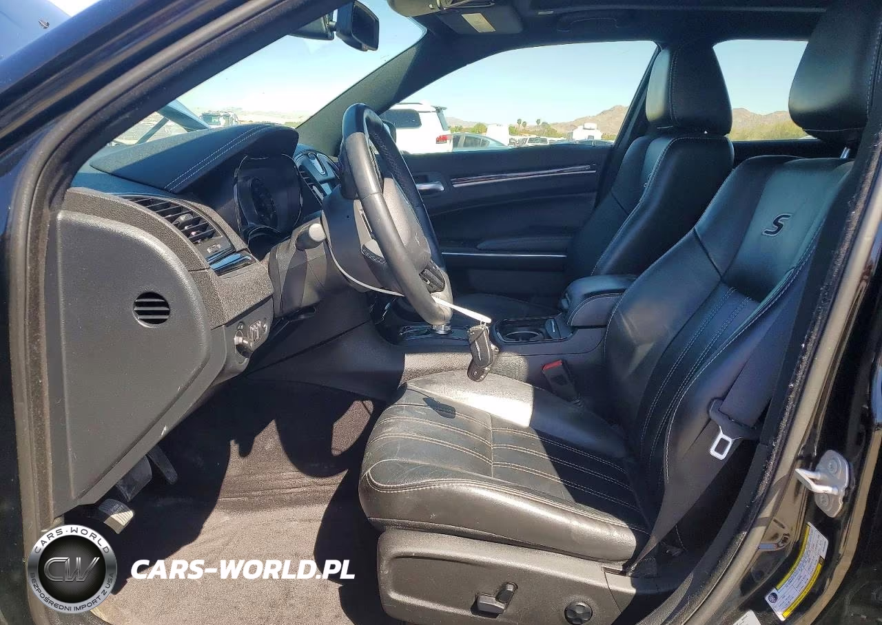2017 Chrysler 300 S VIN:2C3CCAGGXHH648082 - 7