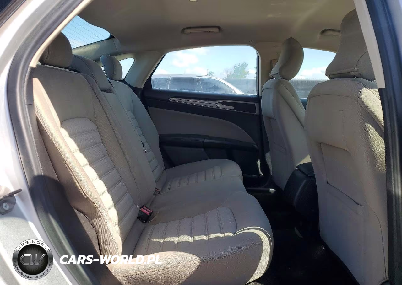 2019 Ford Fusion S VIN:3FA6P0G74KR159959 - 10