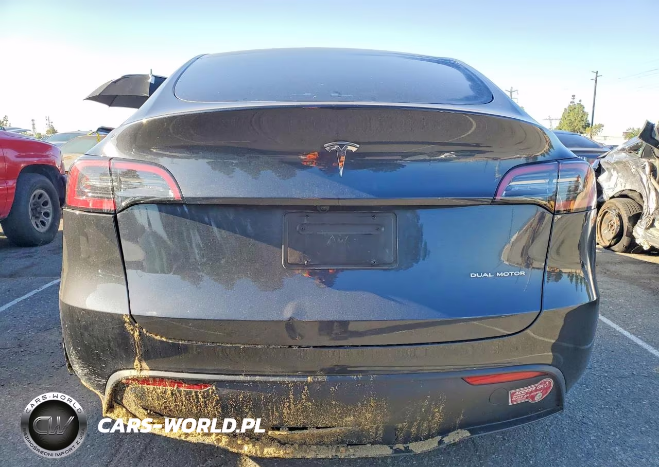 2024 Tesla Model Y VIN:7SAYGAEE5RF064092 - 6