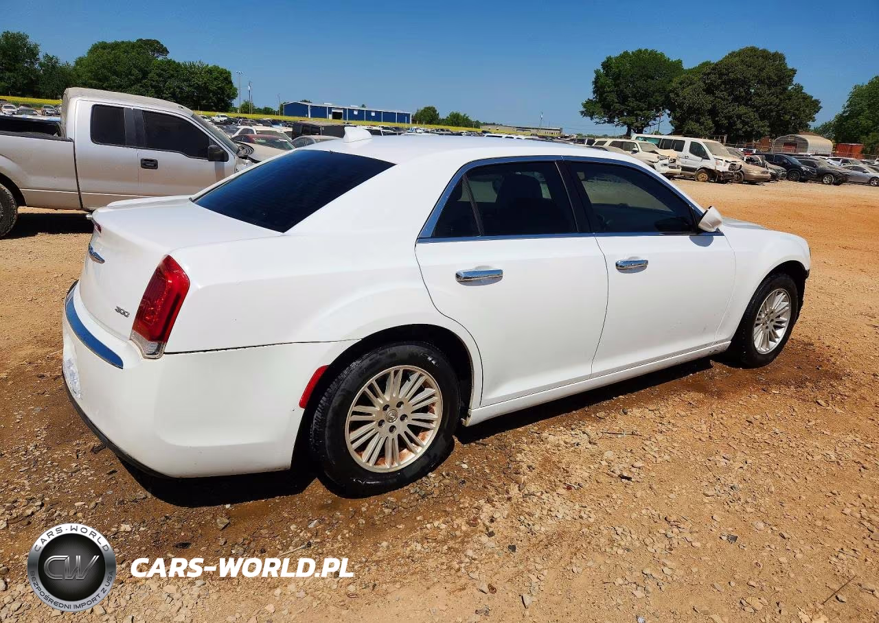 2015 Chrysler 300 Limited VIN:2C3CCAAG6FH905308 - 3