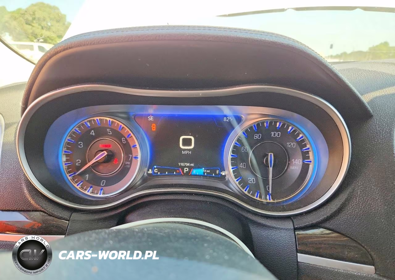 2015 Chrysler 300 Limited VIN:2C3CCAAG6FH905308 - 9