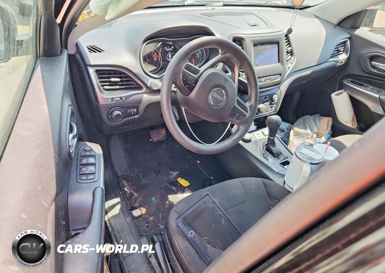 2020 Jeep Cherokee Latitude VIN:1C4PJMCBXLD555535 - 8