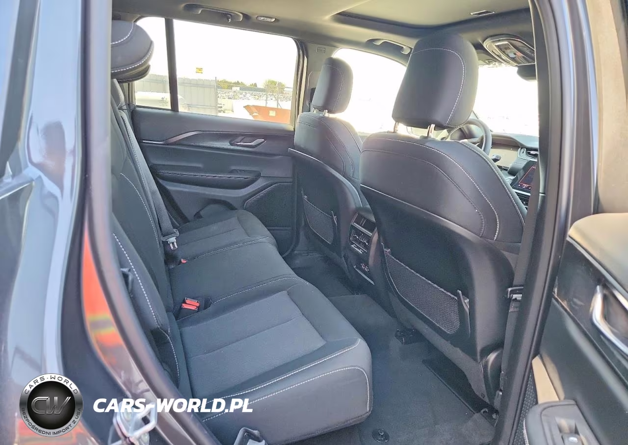 2025 Jeep Grand Cherokee Laredo VIN:1C4RJHAG1SC327541 - 11