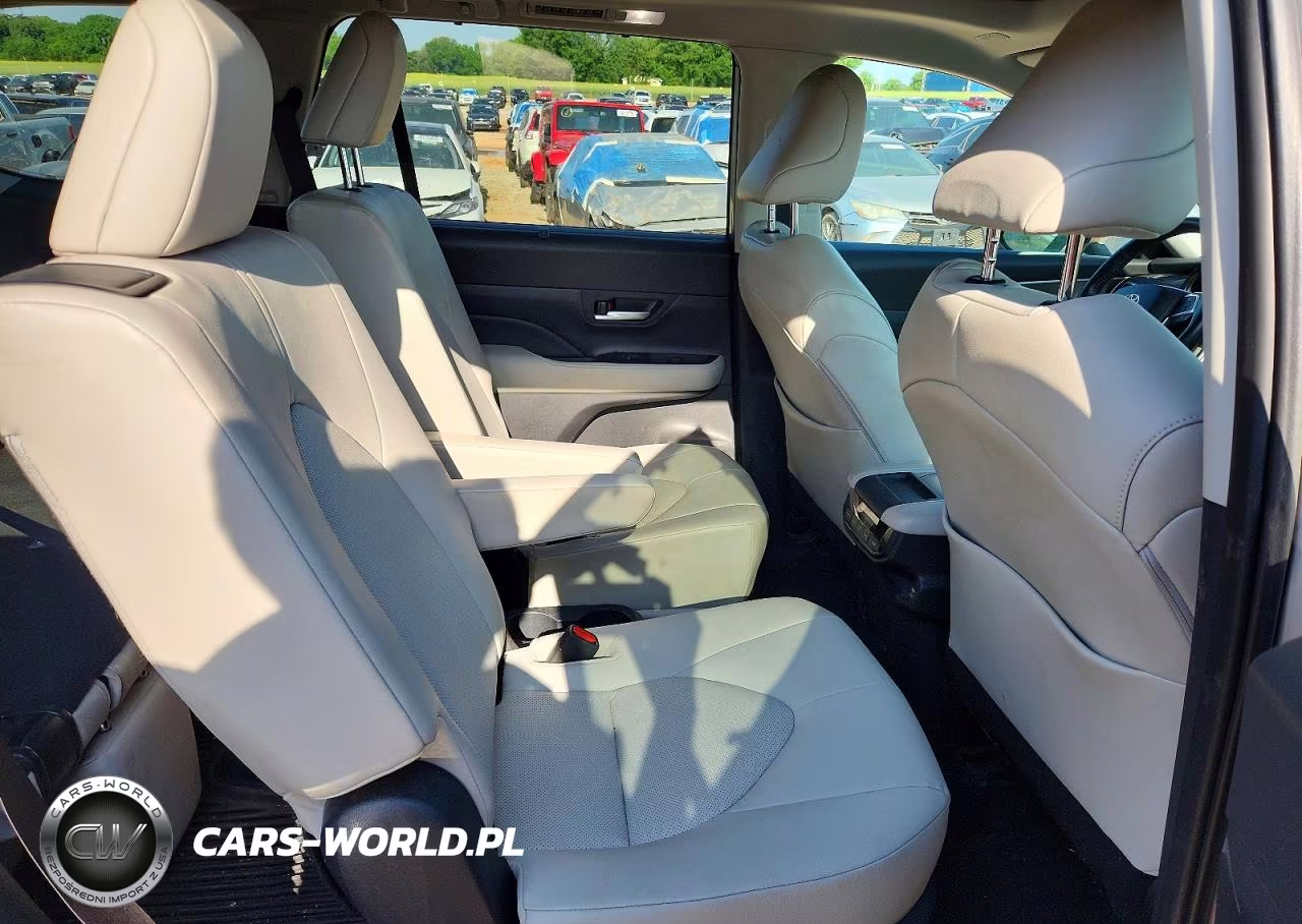 2024 Toyota Grand Highlander Xle VIN:5TDAAAA5XRS002883 - 11