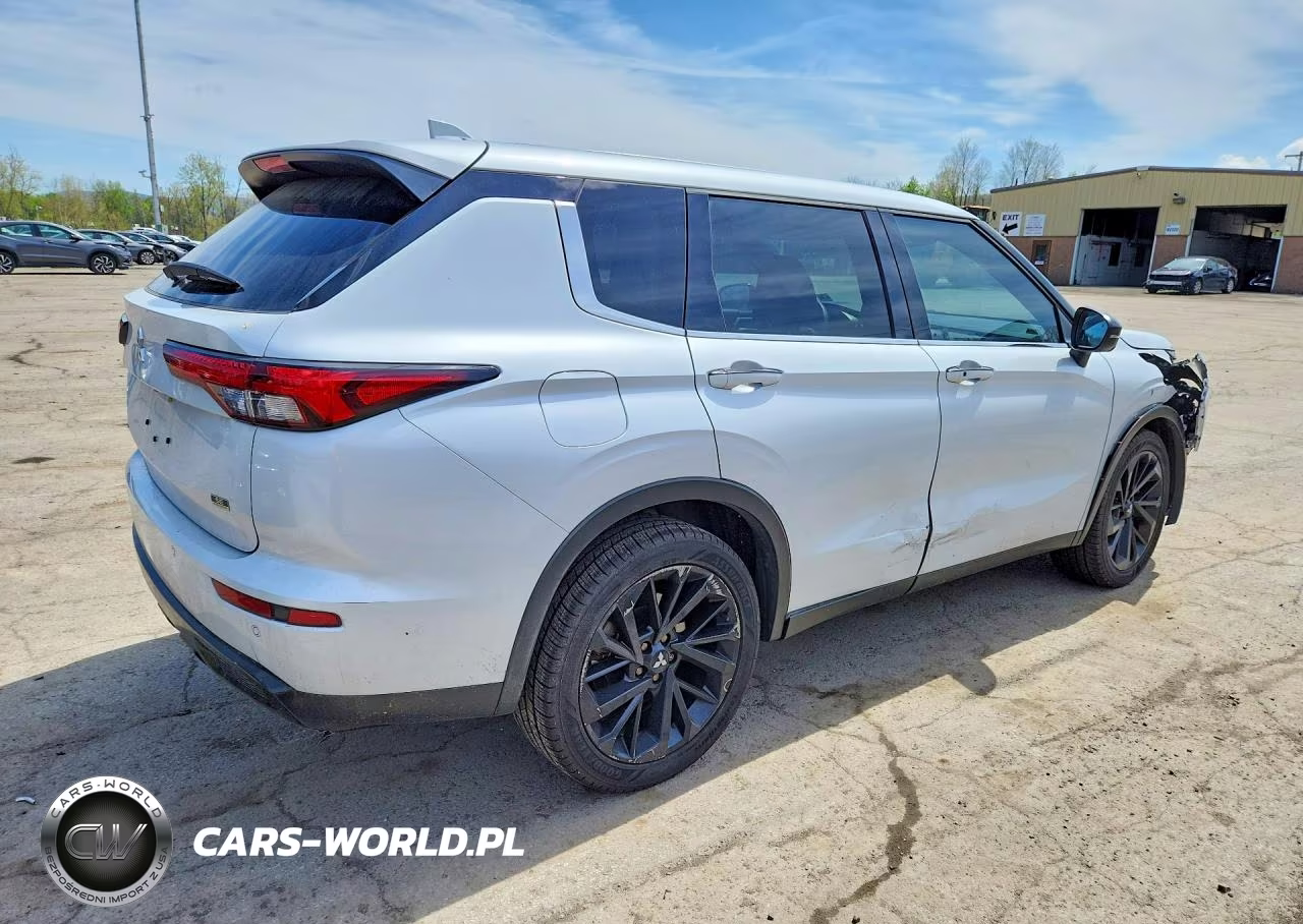 2023 Mitsubishi Outlander Se VIN:JA4J3UA86PZ040199 - 3