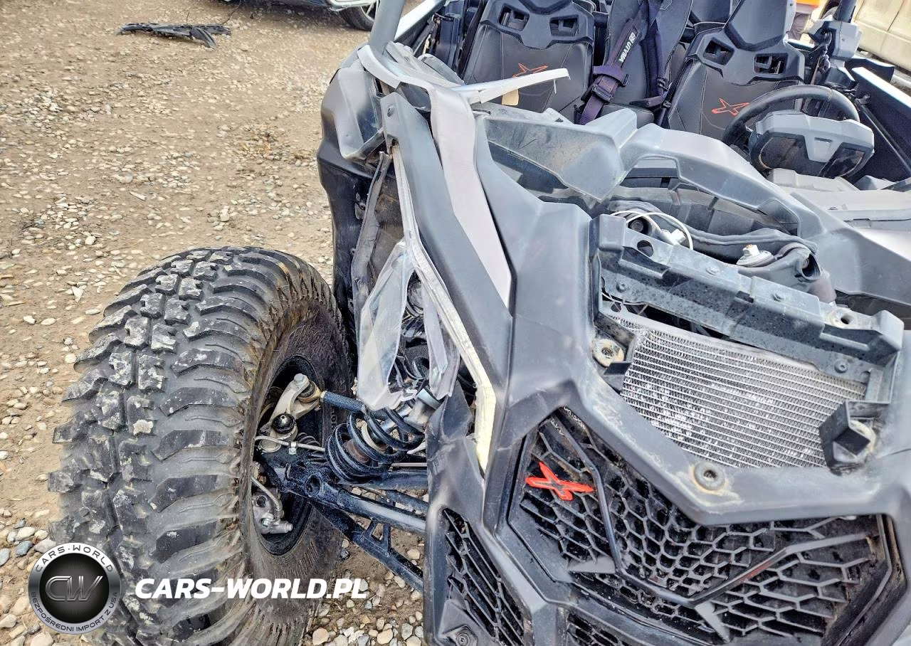 2018 Can-Am Maverick X3 Utility Vehicle VIN:3JBVEAW2XJK000008 - 9