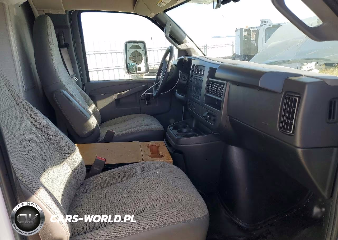 2025 Chevrolet Express G3500 VIN:1HA3GRC70SN009885 - 5