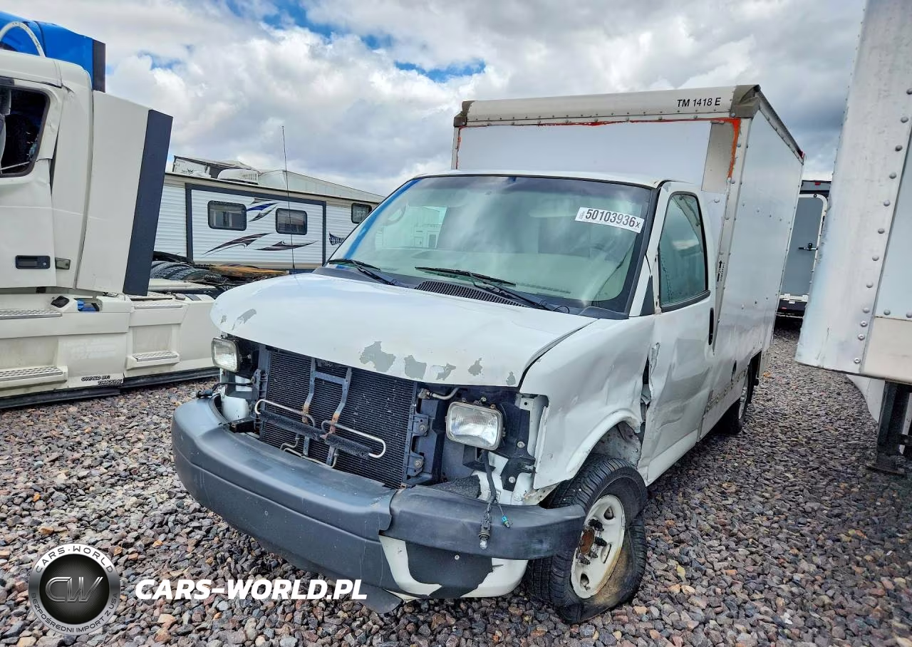 2013 GMC Savana Box Truck