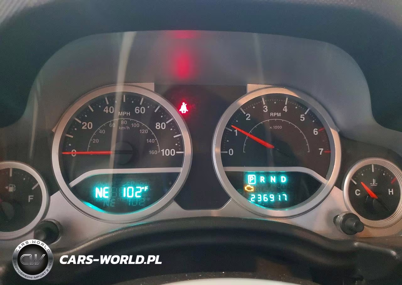 2009 Jeep Wrangler Unlimited Sahara VIN:1J4GA591X9L753724 - 9