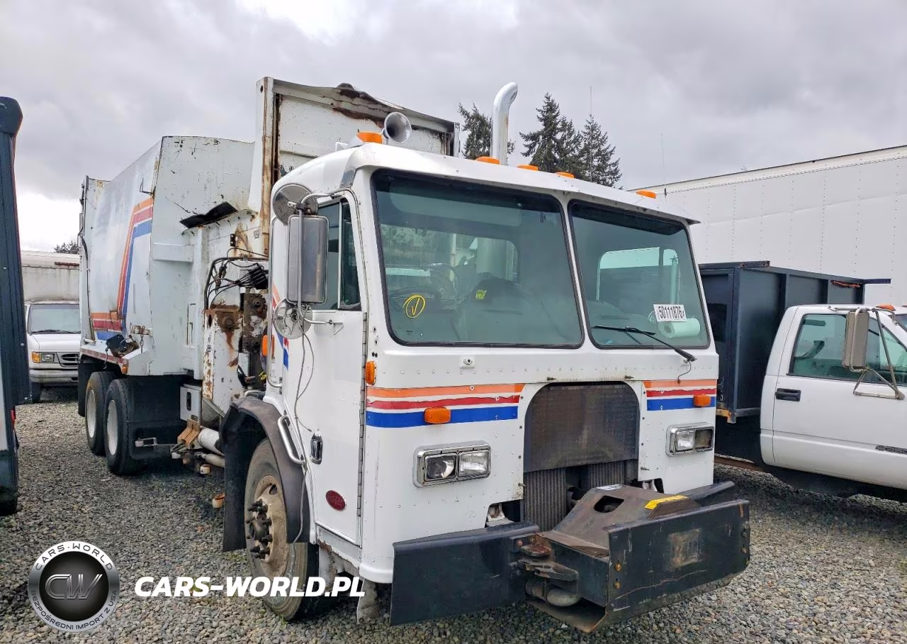 2007 Peterbilt 320 Refuse Truck