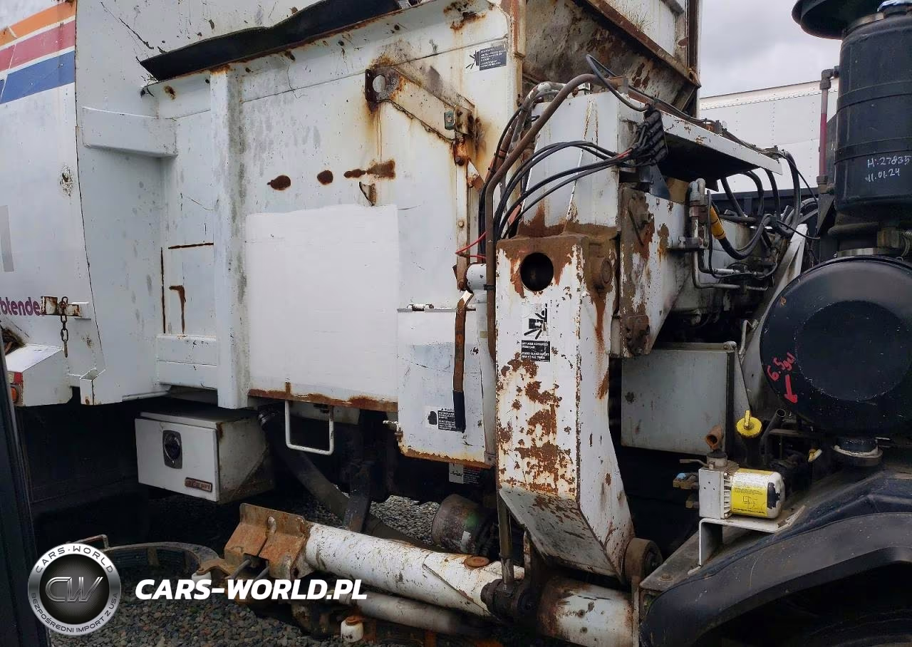 2007 Peterbilt 320 Refuse Truck VIN:3BPZLD9X37F717686 - 6