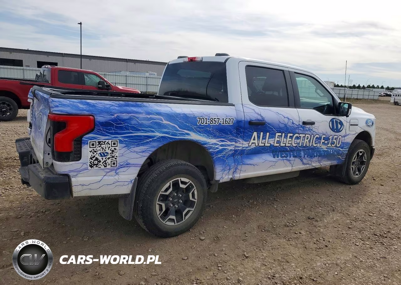 2023 Ford F150 Lightning Pro VIN:1FTVW1EL0PWG40648 - 3