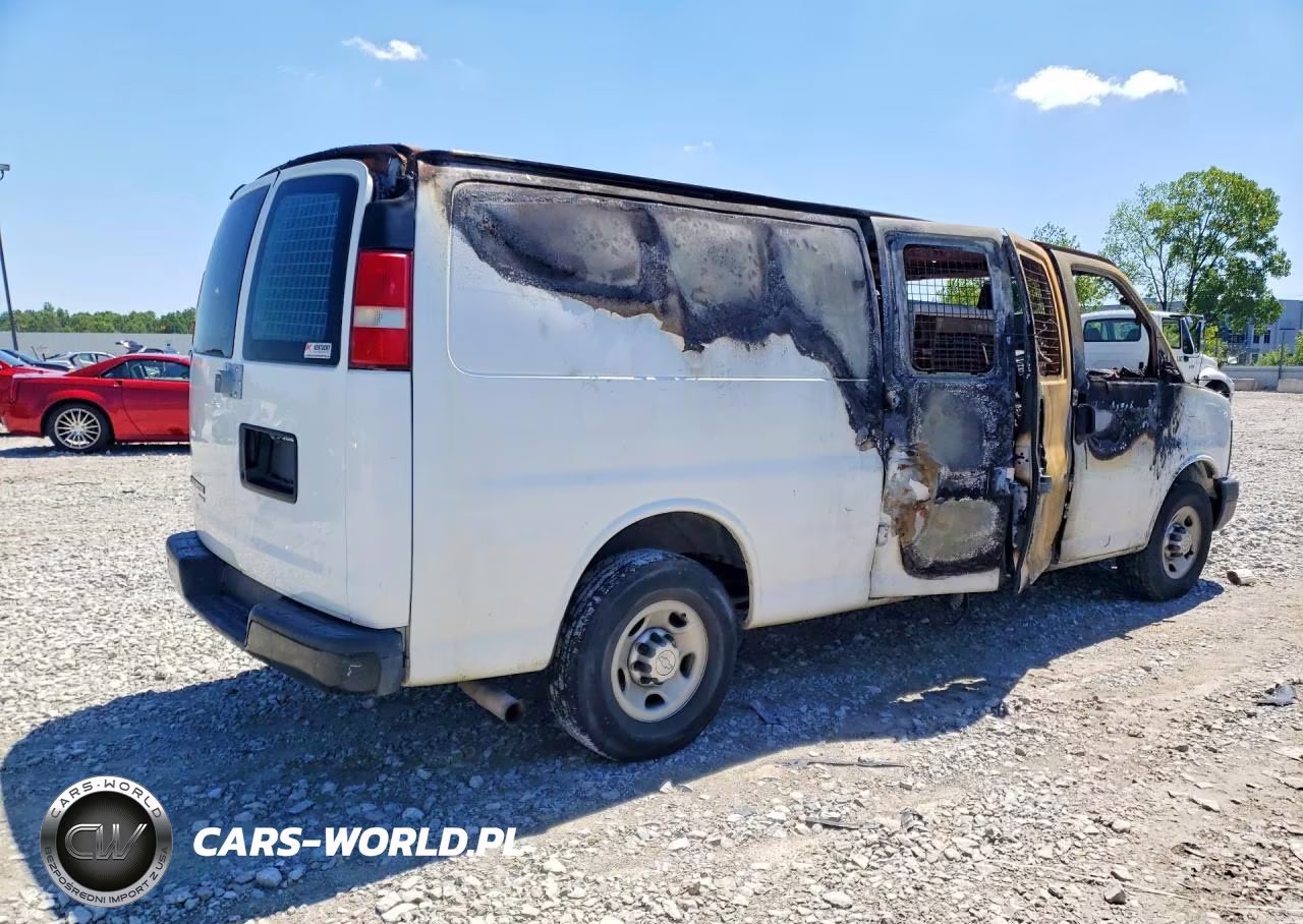 2015 Chevrolet Express G2500 VIN:1GCWGGCF9F1208248 - 3