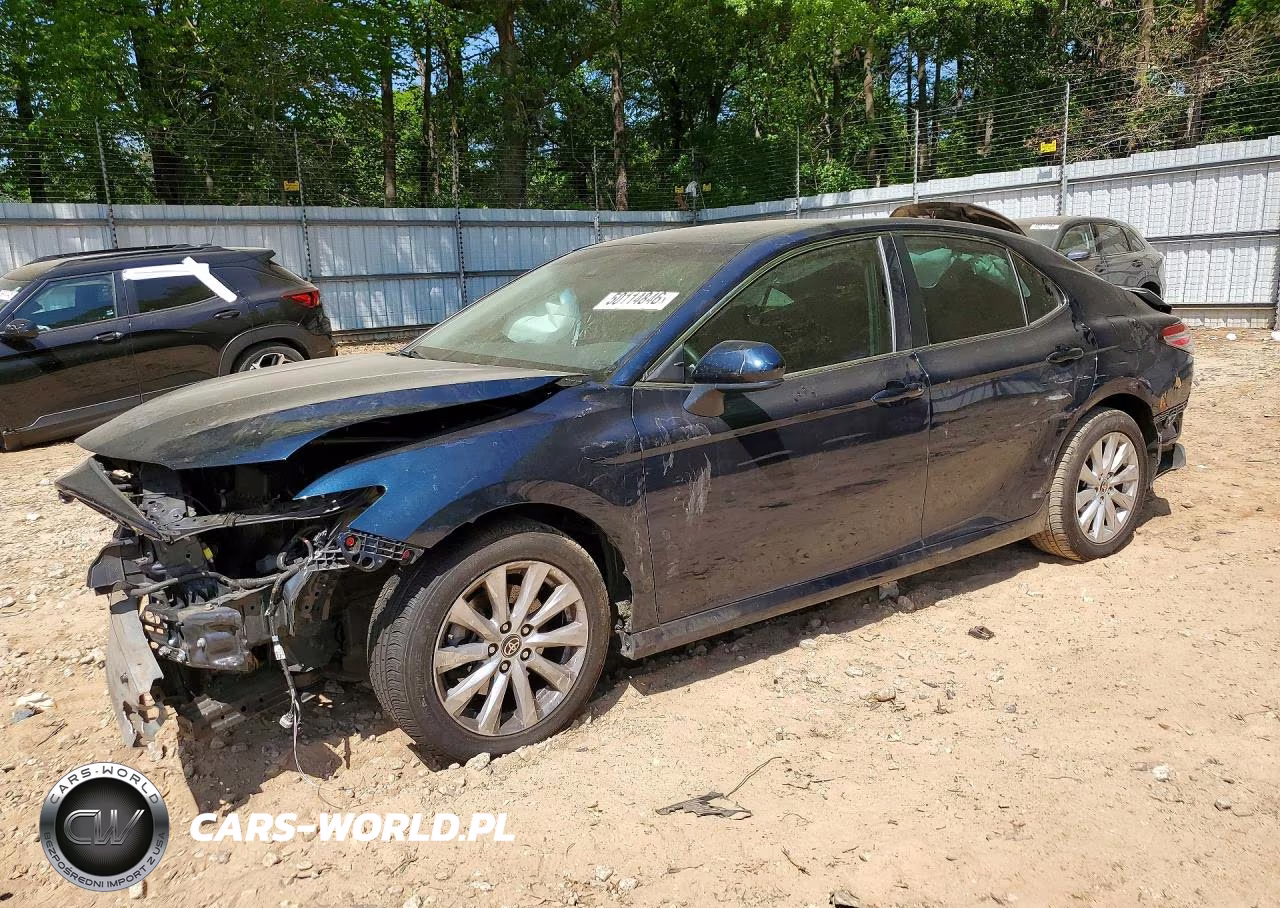 2020 Toyota Camry Le – zdjęcie 1 z 12