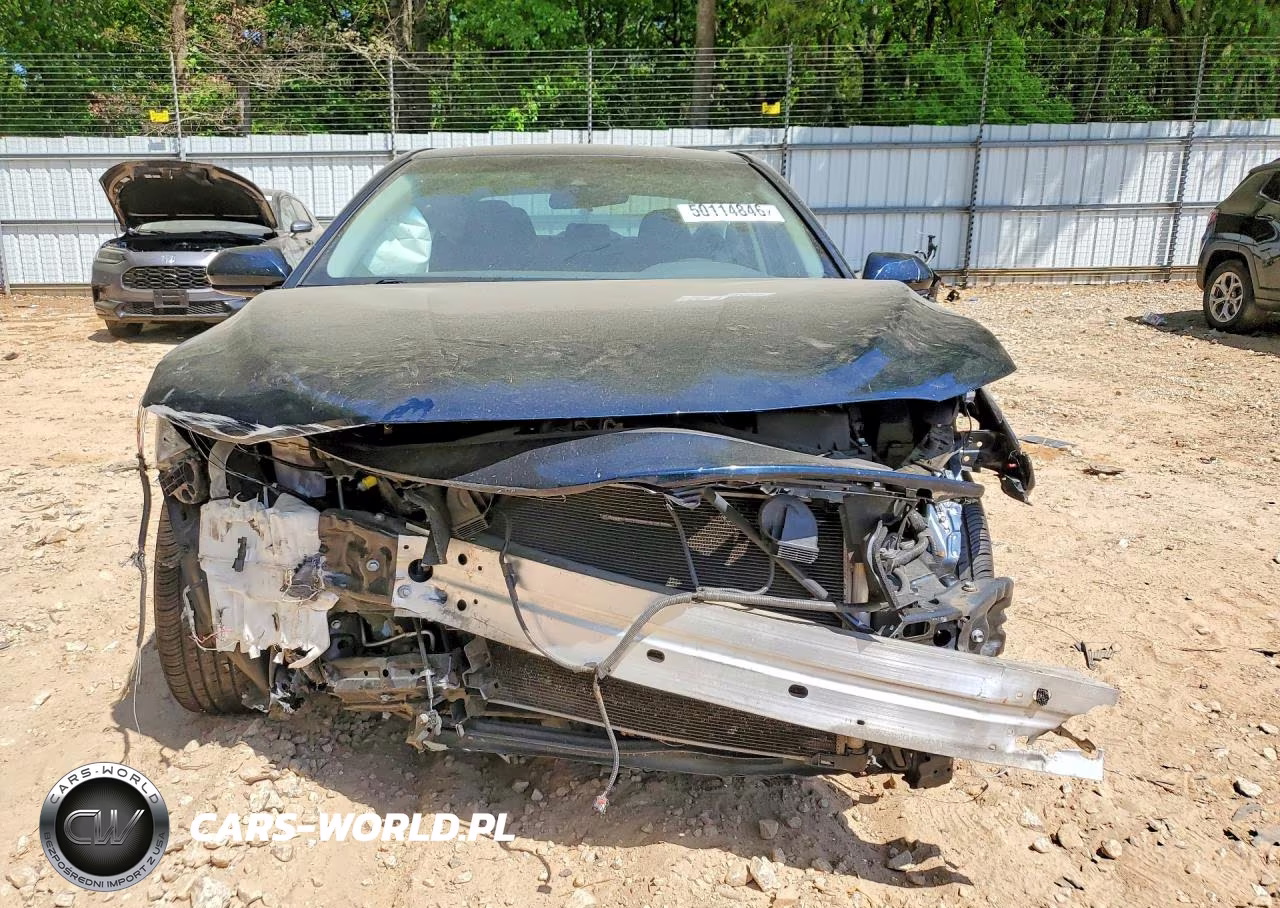 2020 Toyota Camry Le VIN:4T1C11AK6LU982609 - 5