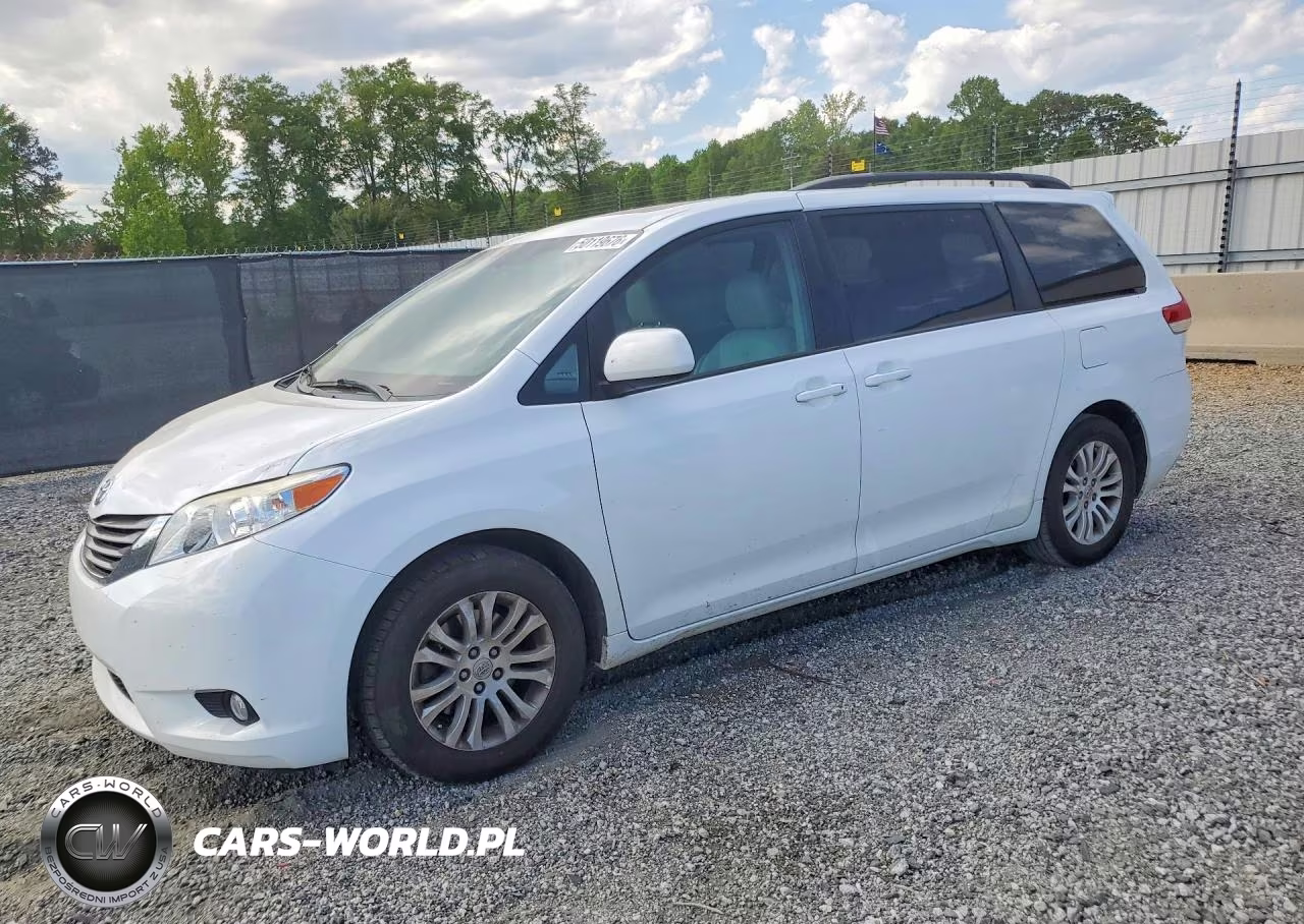2013 Toyota Sienna Xle 8-Passenger