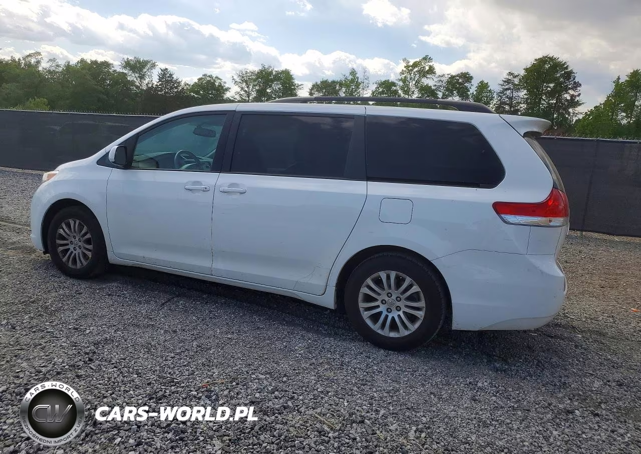 2013 Toyota Sienna Xle 8-Passenger VIN:5TDYK3DC8DS306854 - 2