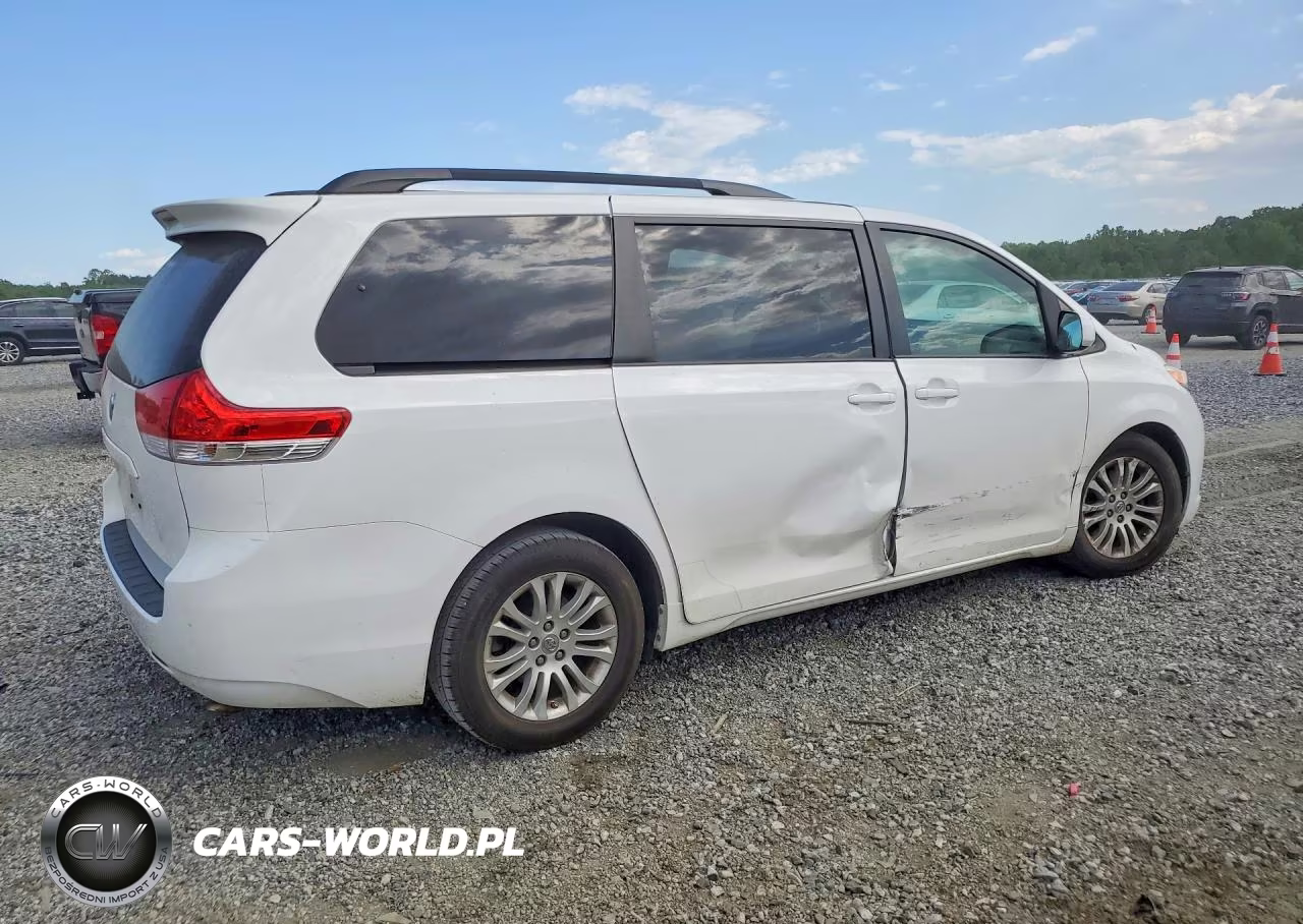 2013 Toyota Sienna Xle 8-Passenger VIN:5TDYK3DC8DS306854 - 3